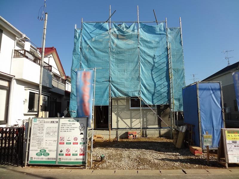 Local appearance photo. Two parking-friendly car