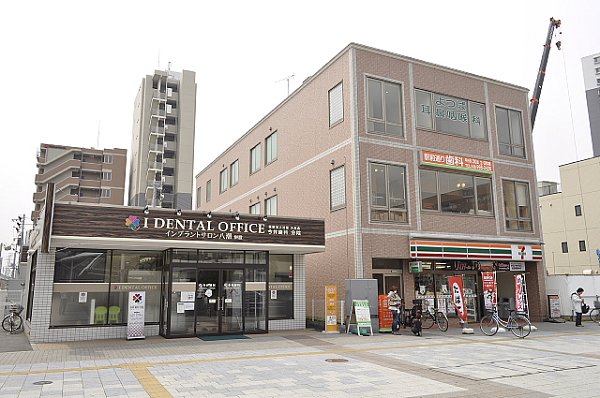 Convenience store. 120m to Seven-Eleven (convenience store)