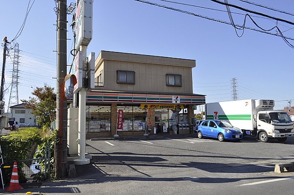 Convenience store. Seven-Eleven (convenience store) to 400m