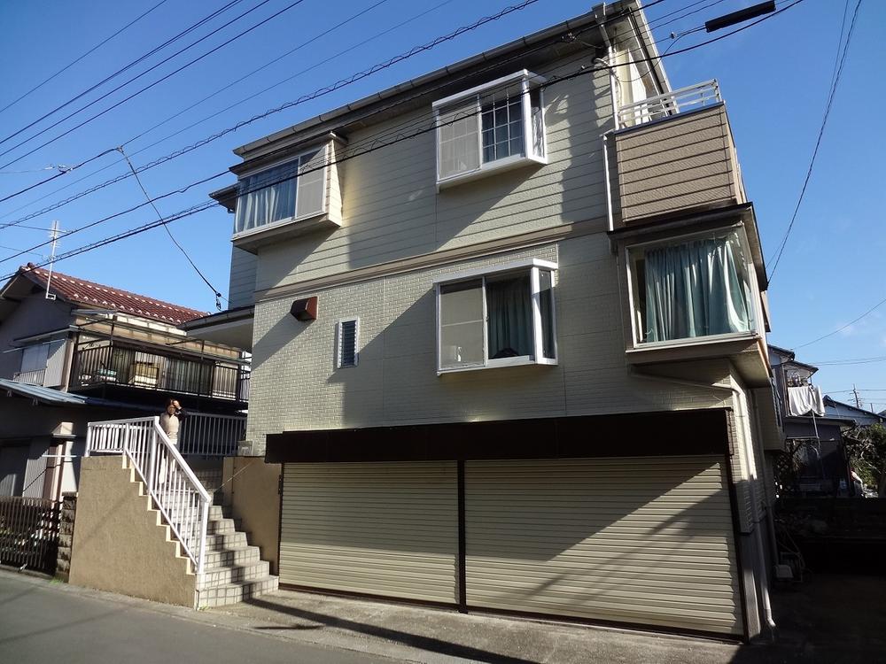 Local appearance photo. Cute + with IH all-electric homes! Garage with electric shutter that can be stored in three cars to protect the important car! Second floor living room of the south-facing grace full of sun per big bay window!