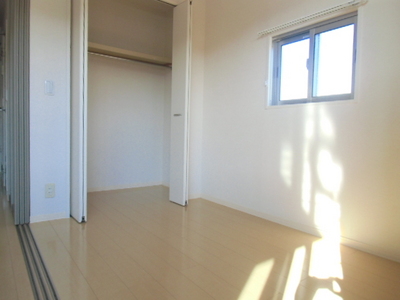 Other room space. Western-style corner room