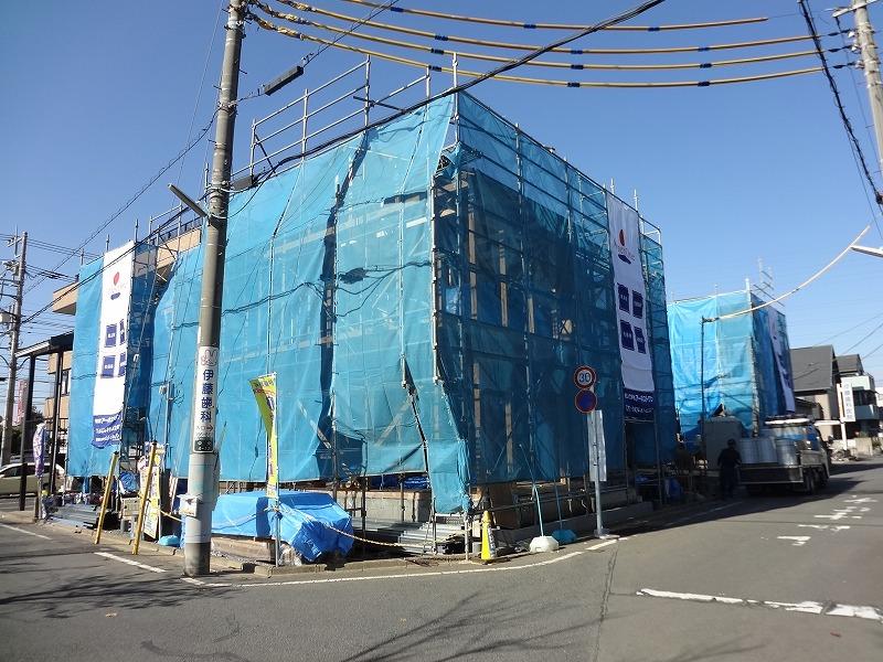 Local appearance photo. Central 4-chome to Yashio Station walk 28 minutes neighborhood commercial facilities and fulfilling, All four buildings. Right now option construction 400,000 yen worth gift campaign in! (Limited towards the end of the year the contract)