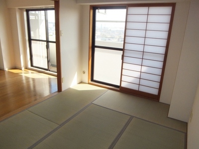 Living and room. Japanese-style room facing the balcony