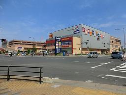 Shopping centre. Until Frespo Yashio 1920m