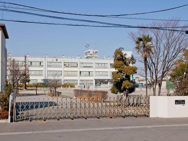 Primary school. 1300m to Yashio Tatsushio stopped Elementary School