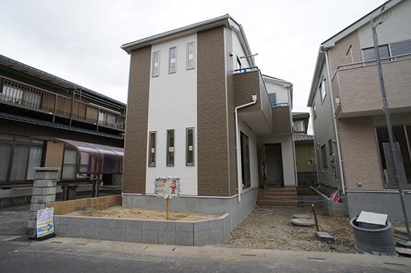 Local appearance photo. Building 2