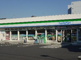 Convenience store. FamilyMart Yoshikawa Hiranuma 271m up to one-chome