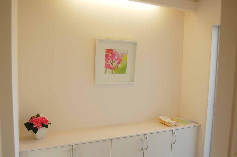 Entrance. Entrance with storage always be greeted by a pleasant family