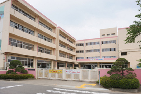 Primary school. Yoshikawa City Nakasone to elementary school (elementary school) 892m