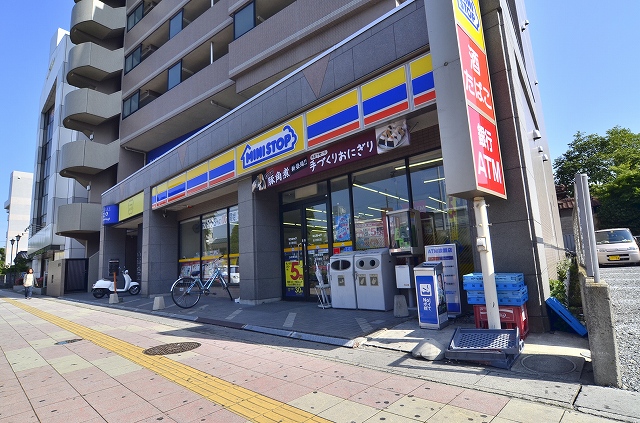 Convenience store. MINISTOP up (convenience store) 594m
