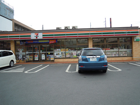 Convenience store. Seven-Eleven Yoshikawa cucumber 2-chome up (convenience store) 111m