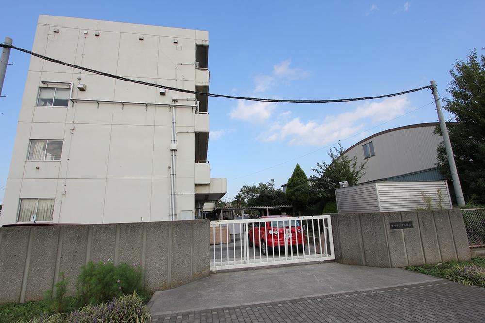 Primary school. 516m until Yoshikawa City Sakae Elementary School