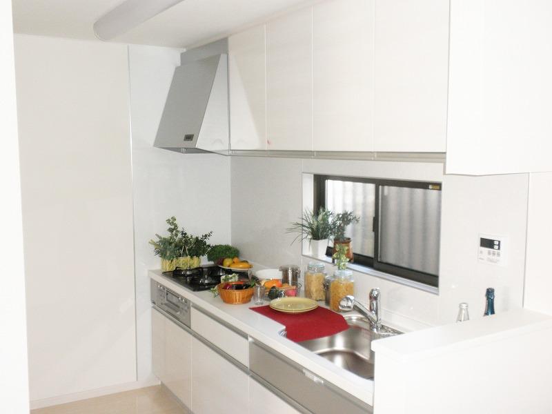 Model house photo. Station 15-minute walk ・ Two units of your tour Allowed car space clear of a prime location adjacent land park popular counter kitchen can also be used Yoshikawa Minami Station Japanese-style room of Tsuzukiai attractive large 5LDK same day