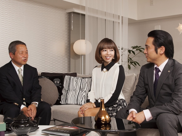 Building structure. Interview with Meguro Mr. (left) and (stock) Takara Leben employees two