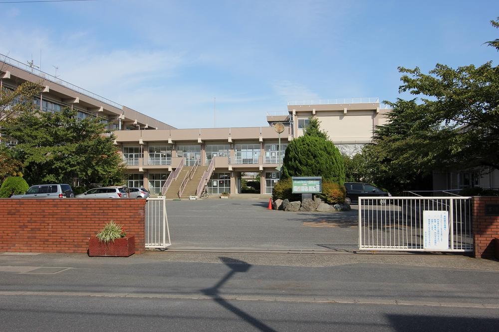 Junior high school. 2110m until Yoshikawa Municipal Minami Junior High School