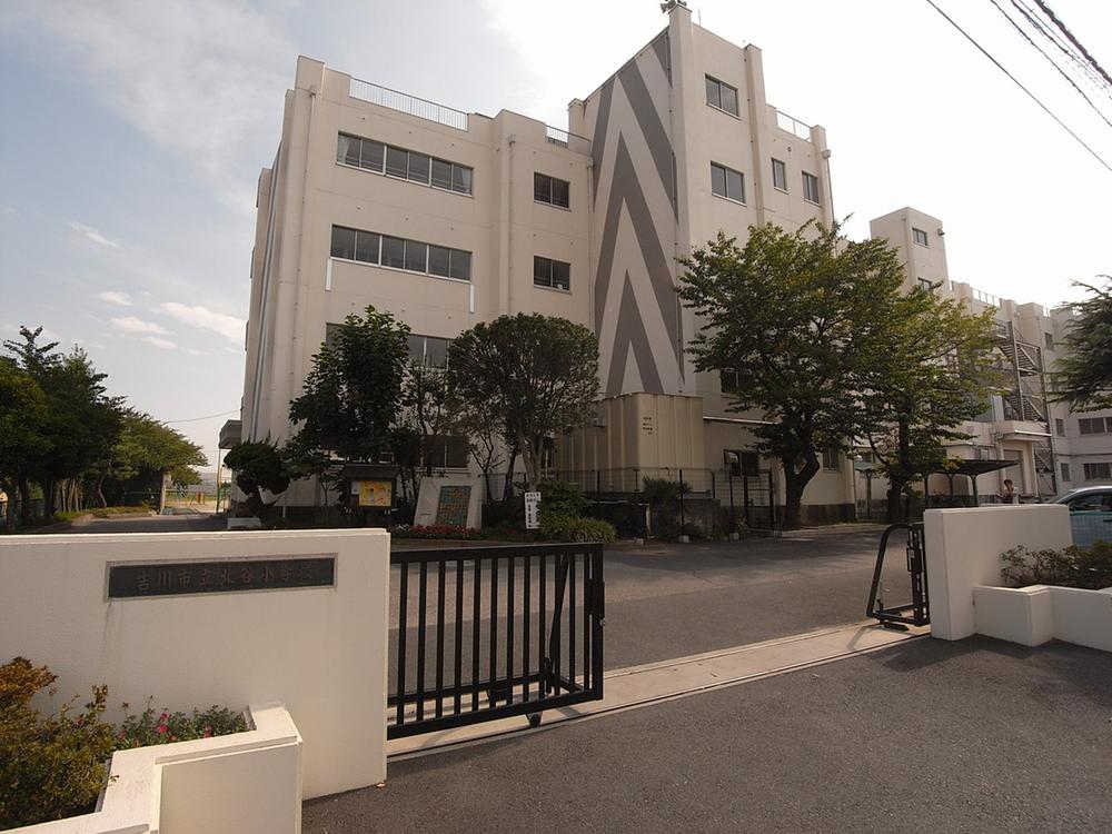 Primary school. 1286m until Yoshikawa City Chatan Elementary School