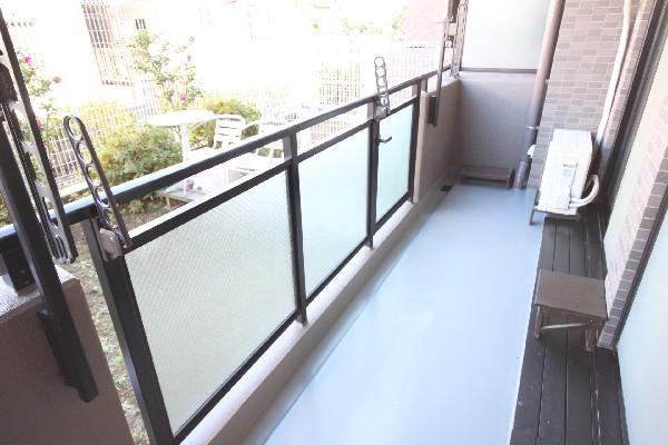 Balcony. Holiday from the balcony to your garden, How such as bar base Ryukyu in the garden
