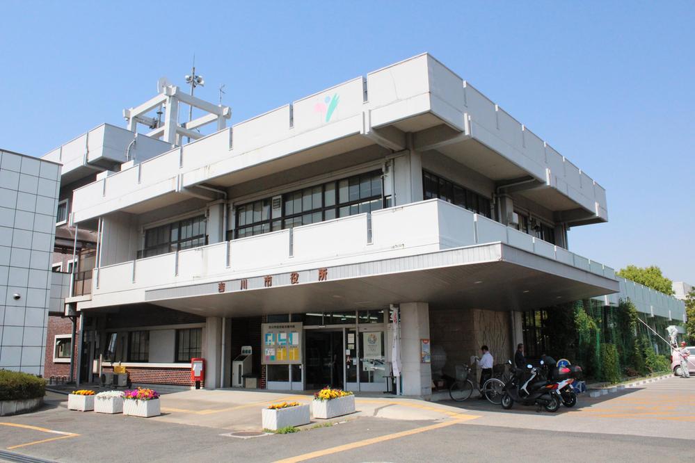 Government office. 80m until Yoshikawa city hall