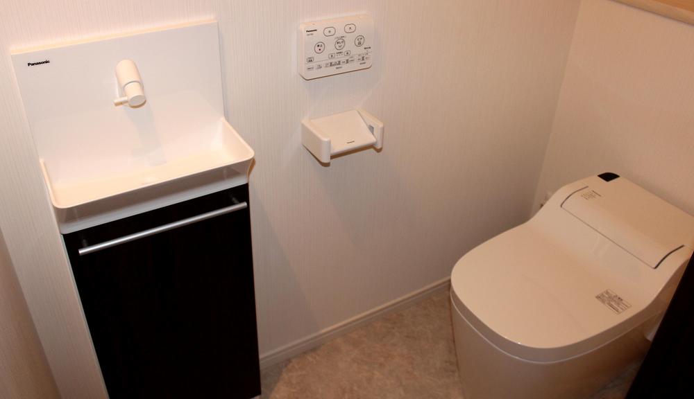 Toilet. Indoor (April 2013) Shooting