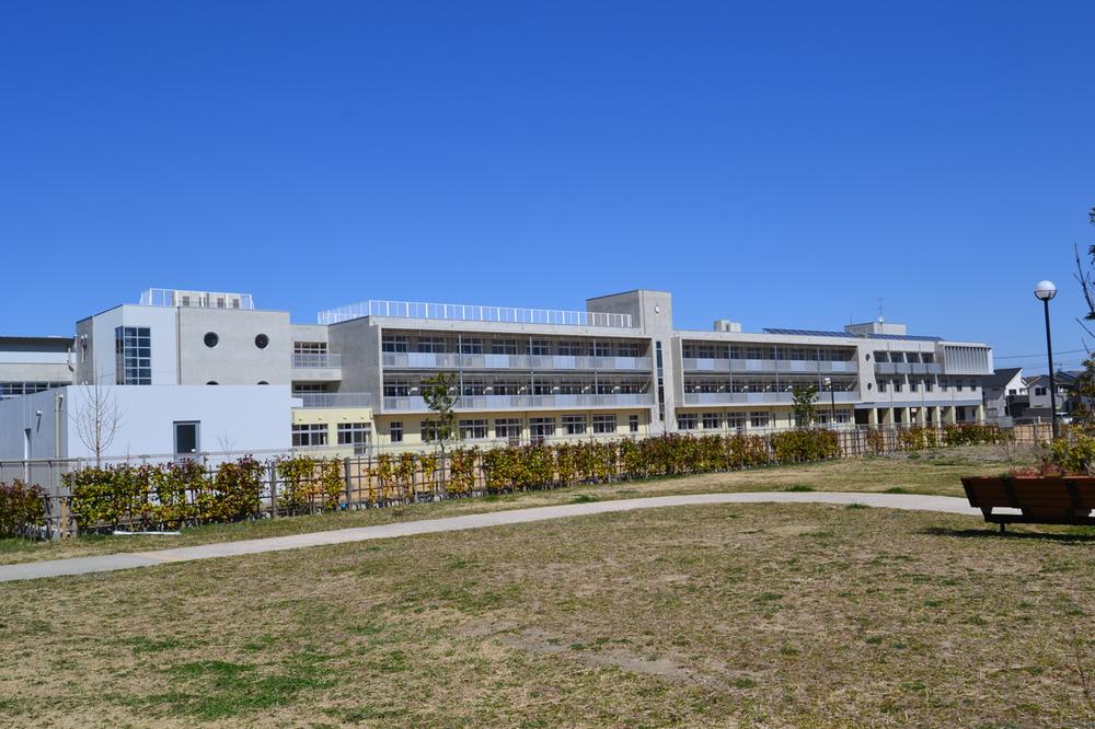 Primary school. Yoshikawa Minami until elementary school 640m