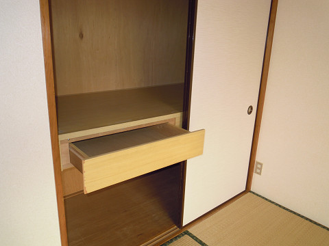 Receipt. Japanese-style storage. It is with a drawer
