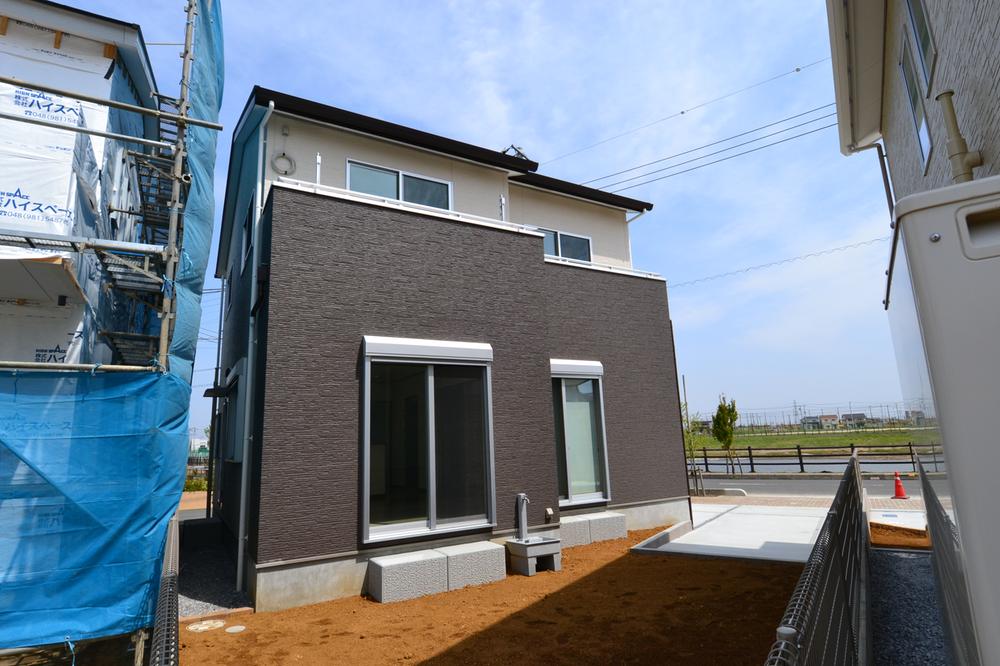 Local appearance photo. (D Building) 2013 April shooting