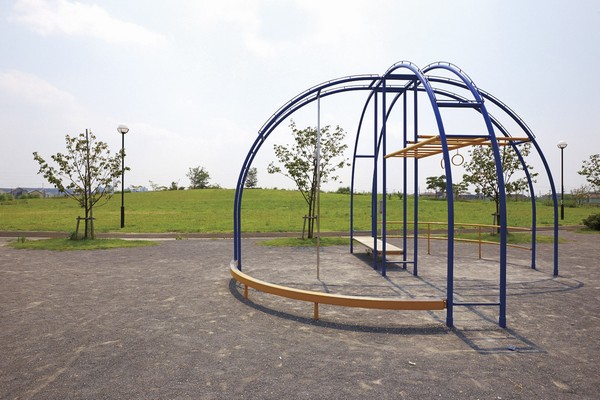 Features also play equipment to play children "Minami Central Park"