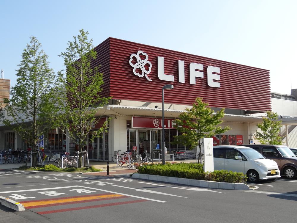 Supermarket. Until Life Yoshikawa Sakaemachi shop 886m