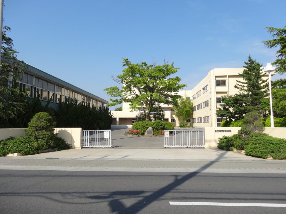 Junior high school. 451m until Yoshikawa City Central Junior High School
