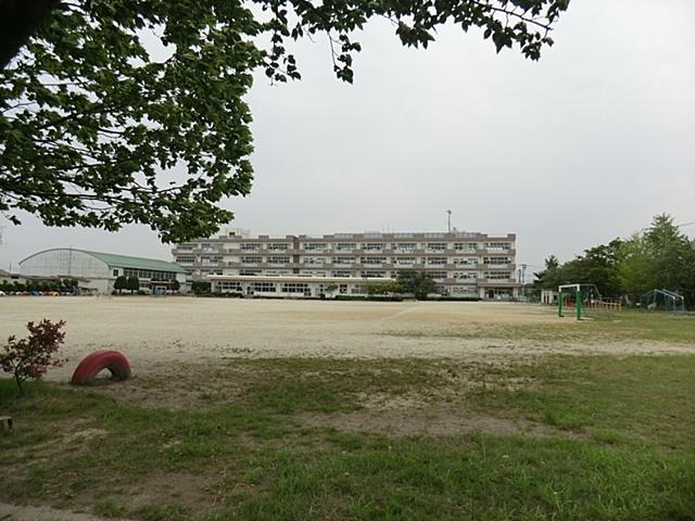 Primary school. Yoshikawa City Chatan Elementary School