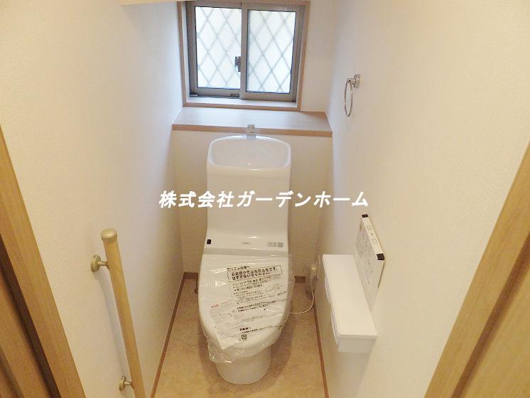 Toilet. It is a space calm and relax !!