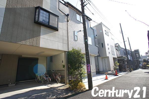 Local photos, including front road. 12 / 6 shooting