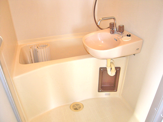 Bath. Spacious comfortable relaxing time every day by bus / With a convenient wash basin