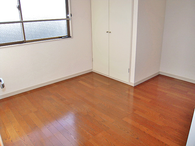 Living and room. Bright Western-style The room is likely to Katazuki clean, with closet