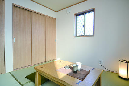 Other introspection. Western-style Japanese-style building! Closet of three sliding door is housed is rich widely because of the meter specification. 