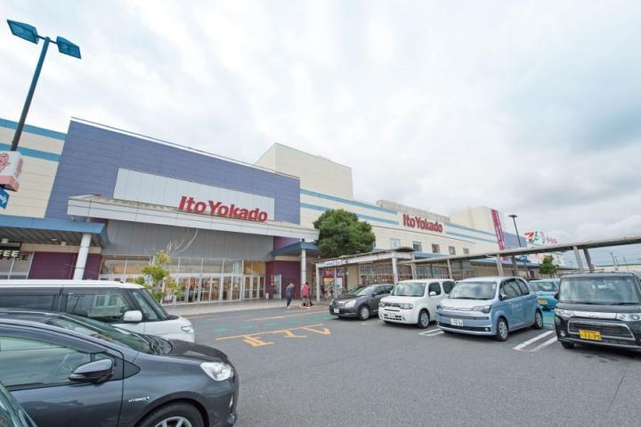 Shopping centre. Ito-Yokado to Misato shop 2820m