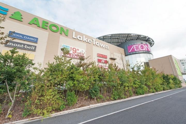 Shopping centre. 3900m to Aeon Lake Town mori