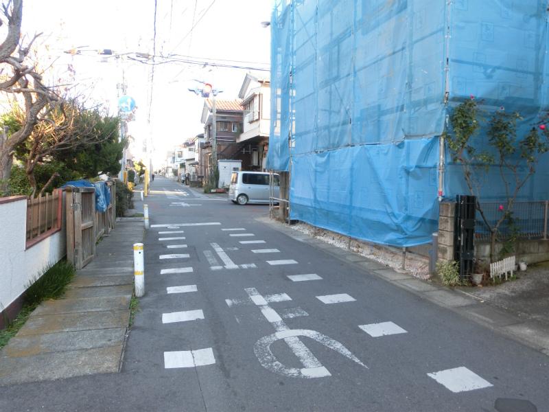 Local photos, including front road. Local (12 May 2013) Shooting