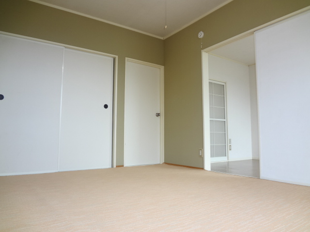 Other room space. Japanese-style room ☆ It has become a carpet specification
