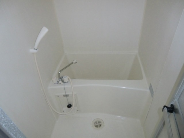 Bath. It is a bath with a clean (* ^ _ ^ *)