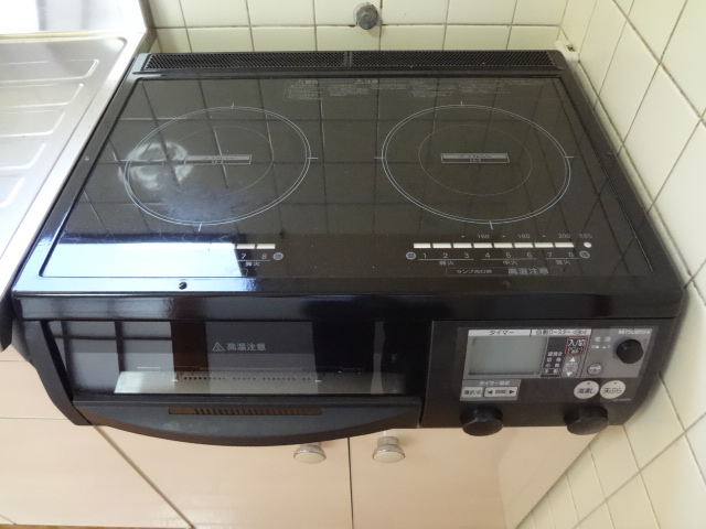 Kitchen. IH is with a cooking heater