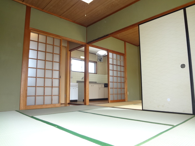 Living and room. It is a beautiful Japanese-style room in the already tatami exchange