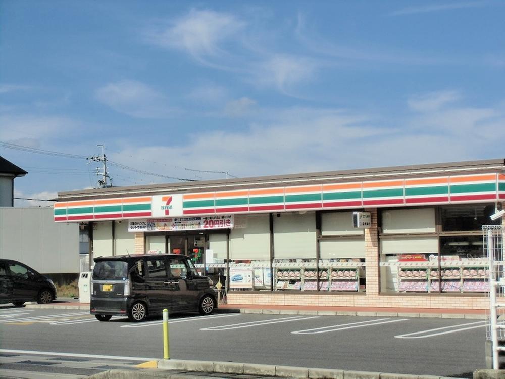Convenience store. 2230m until the Seven-Eleven Omihachiman Ikedahon the town shop
