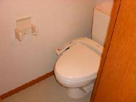 Toilet. State-of-the-art facilities also with bidet.