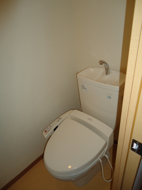 Toilet. Heating toilet seat ・ With Washlet