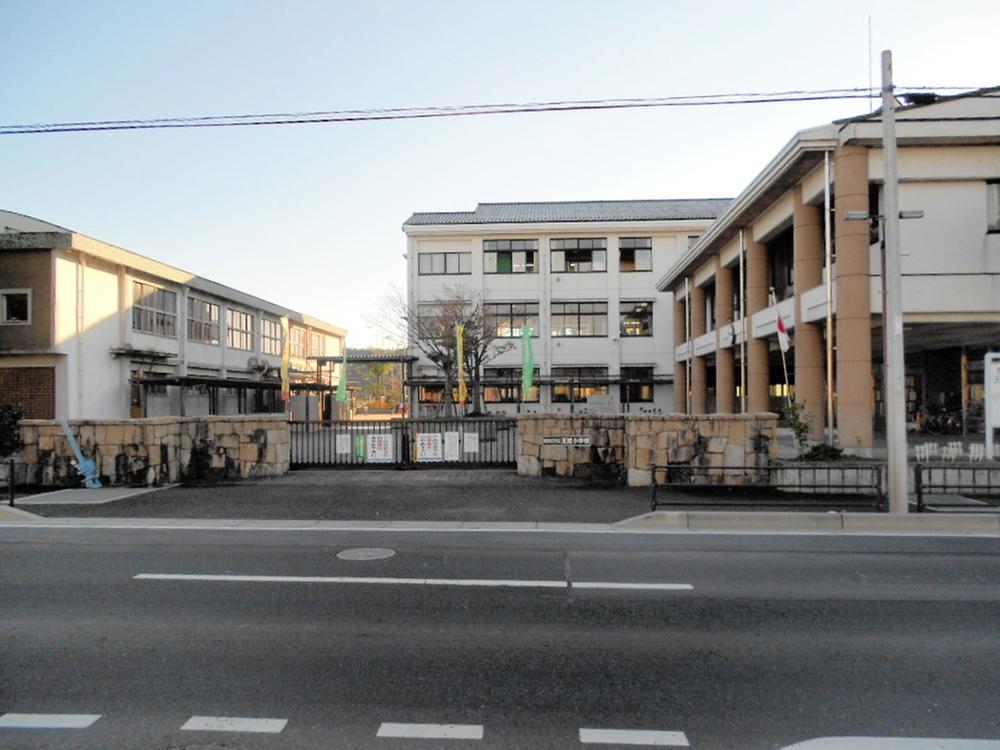 Primary school. Tamao up to elementary school 2410m