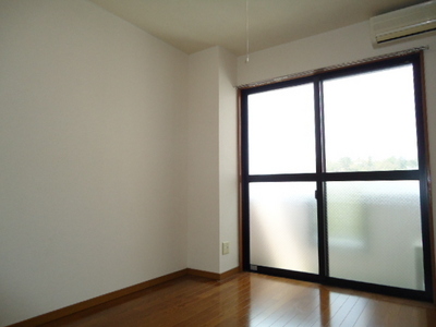 Living and room. Western-style is 6 tatami