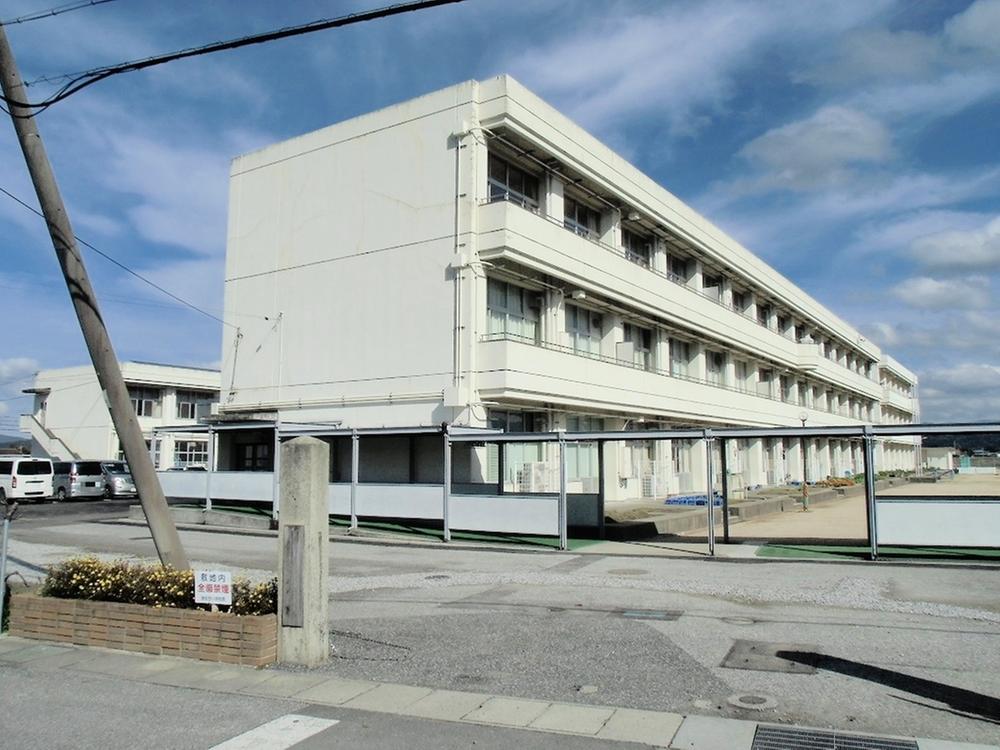 Primary school. Gamonishi until elementary school 2220m
