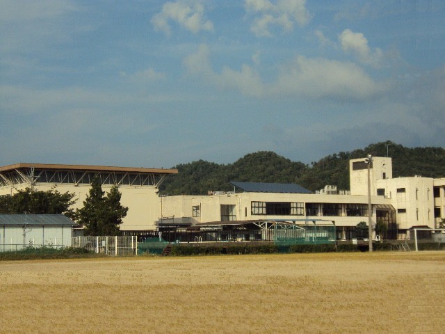 Primary school. Johoku up to elementary school (elementary school) 675m