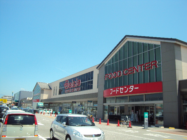Shopping centre. Cain 975m until the mall (shopping center)